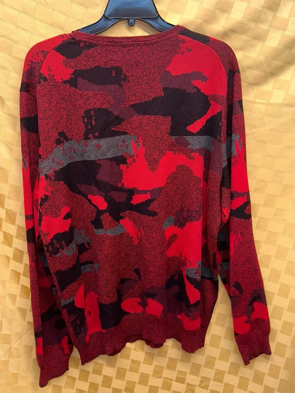 Alfani Men's Red and Black Camouflage Crewneck Sweater